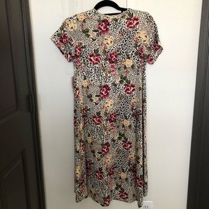 LuLaRoe Dresses - LuLaRoe Carly LuLaRoe Dresses - LuLaRoe Carly